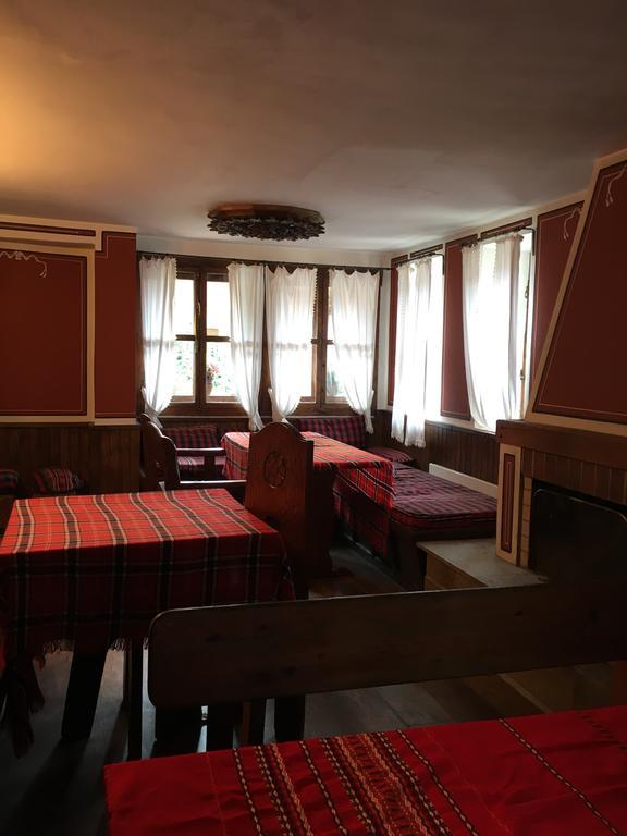 Hadji Neikovi Guest Houses Koprivștița Exterior foto