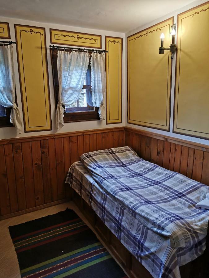 Hadji Neikovi Guest Houses Koprivștița Exterior foto