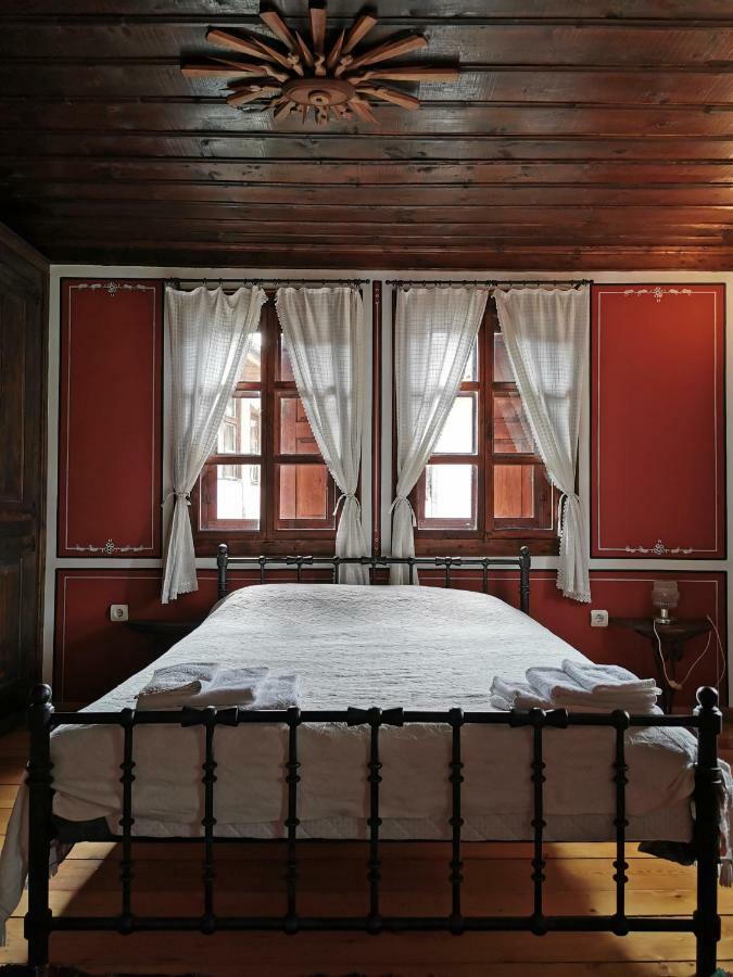 Hadji Neikovi Guest Houses Koprivștița Exterior foto