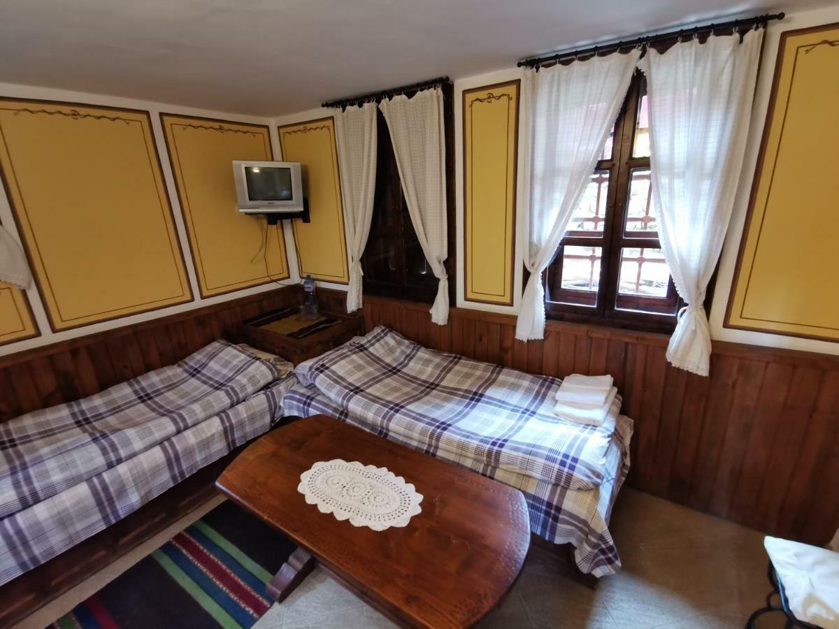 Hadji Neikovi Guest Houses Koprivștița Exterior foto